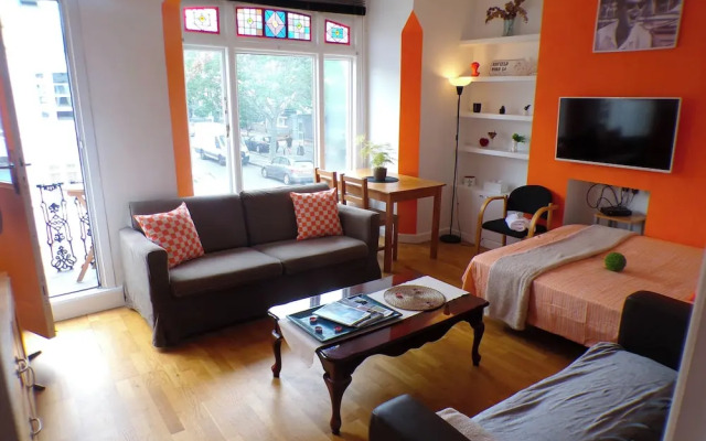 The Orange Housesleeps8-parking-pets&familyok-ac