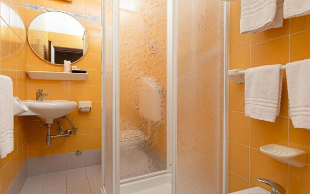 Hotel Gatto Bianco Corona