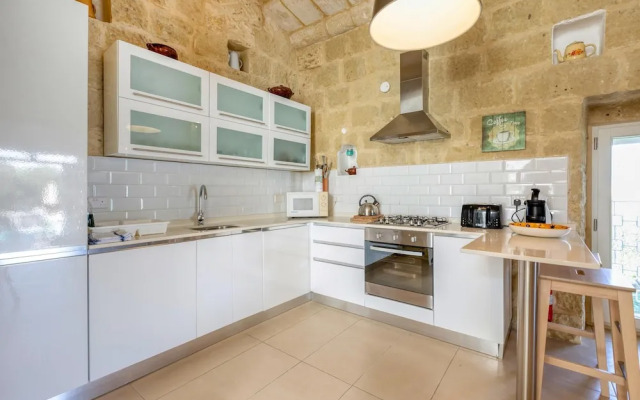 Ta'patee Pool Farmhouse in Gozo