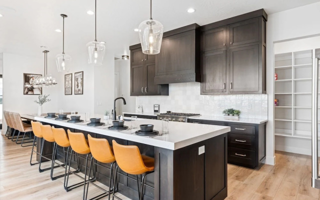 The Dugout 8 Bedroom Home