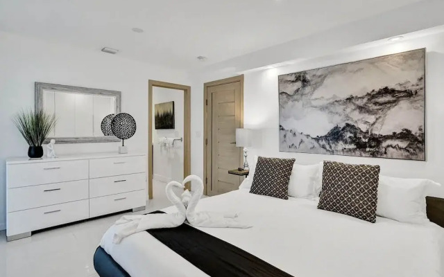 Heated Private Pool 4BR Modern home