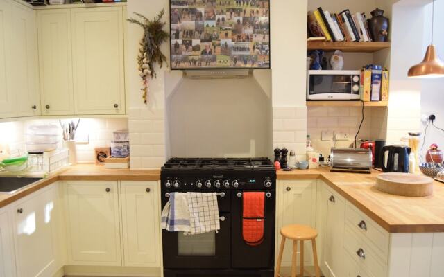 Luxury 3 Bedroom Family Home With Garden