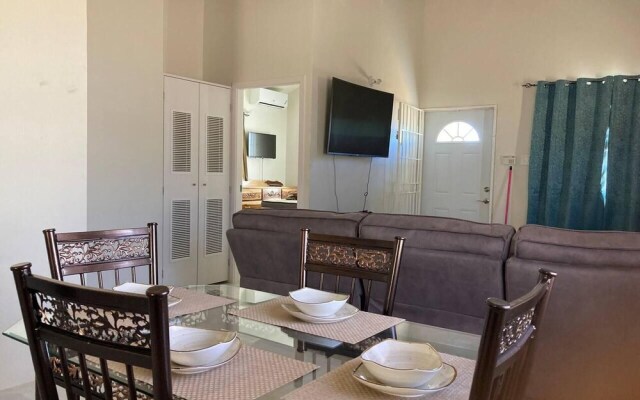 Immaculate 2-bed House in Discovery Bay