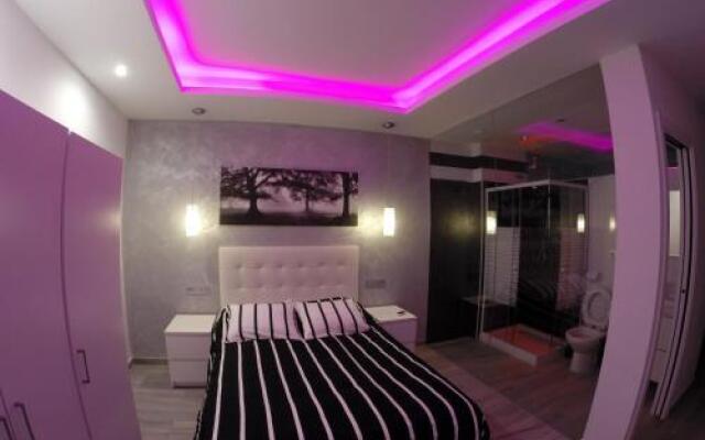 Conil Red-Black Apartment
