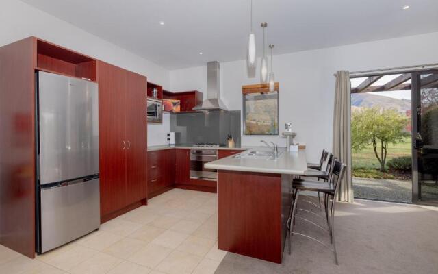 Lake Wanaka Villas at Hertiage Village Country Res