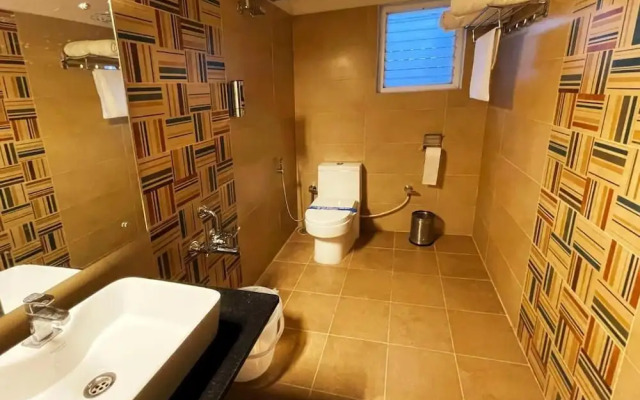 Eiffel Suites