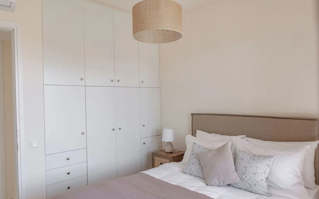 Phaedrus Living: Seaside Thalassa Cretan 203