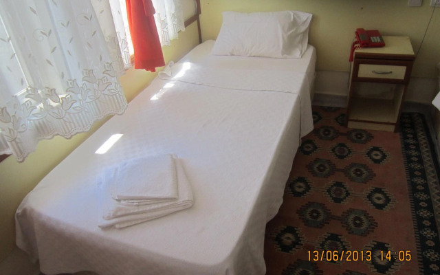 Red Rose Hotel