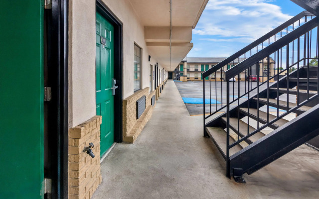 Super 8 by Wyndham Columbia