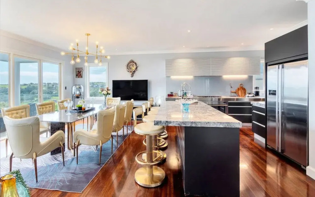 Magnificent Harbour View Villa in Orakei