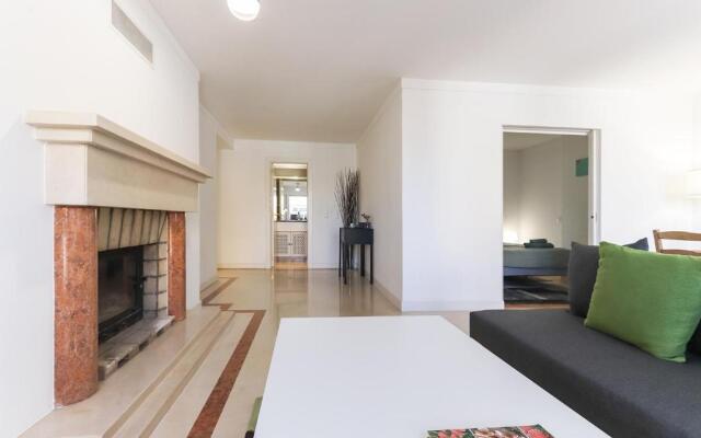 Lisbon Flower 360º - Your Lovely Flat with Pool and Parking