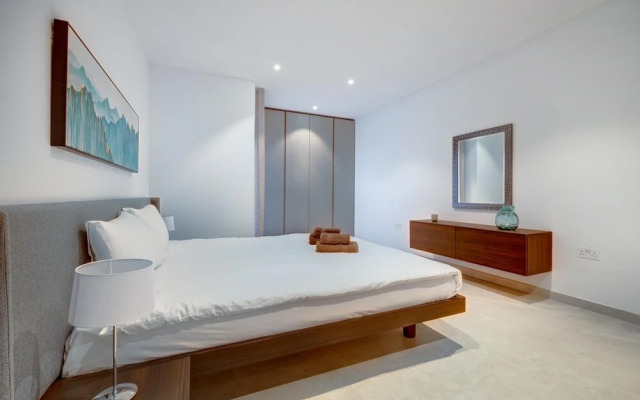 Luxury 2BR Apartment in Portomaso