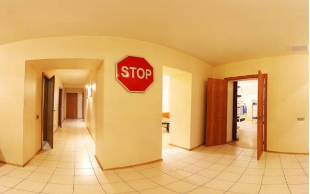 Stop House Хостел