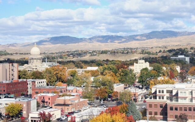 Holiday Inn Express & Suites Boise Airport by IHG