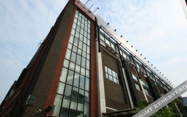 Yipeng Hotel