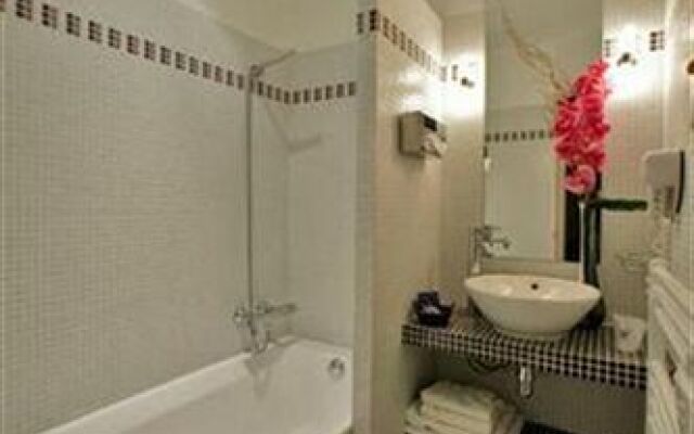 QUALYS-HOTEL Le Château Du Pelavé