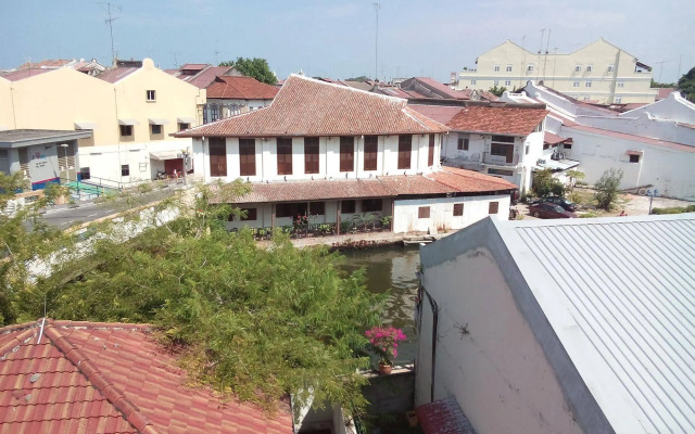 Discovery Cafe and Guesthouse