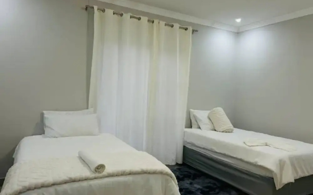 P Wake Luna Guesthouse