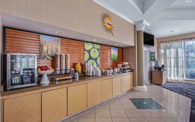 La Quinta Inn & Suites by Wyndham Miami Airport West