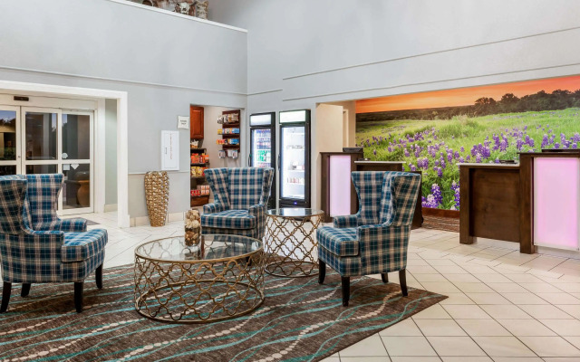 La Quinta Inn & Suites by Wyndham Kerrville