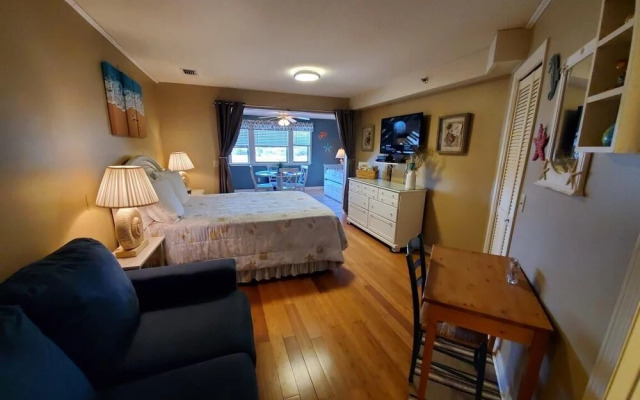 St Thomas Square #1210a