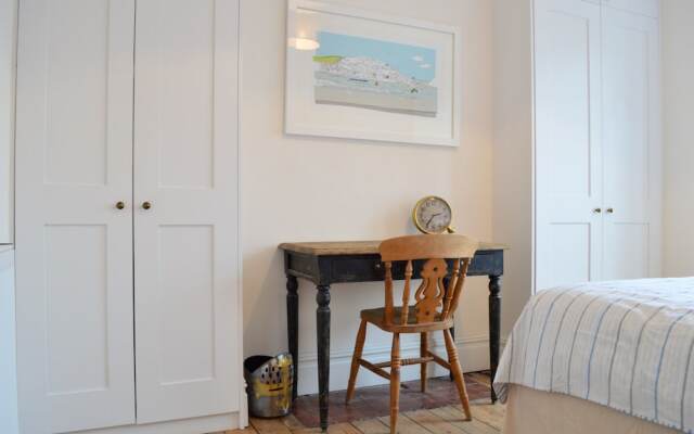 Shepherd&#39;s Bush 2 Bedroom Flat With Garden