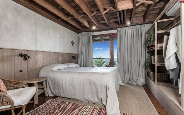 Eastern Rise Main House