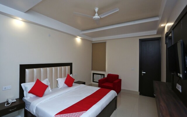 OYO 30916 Agk Residency