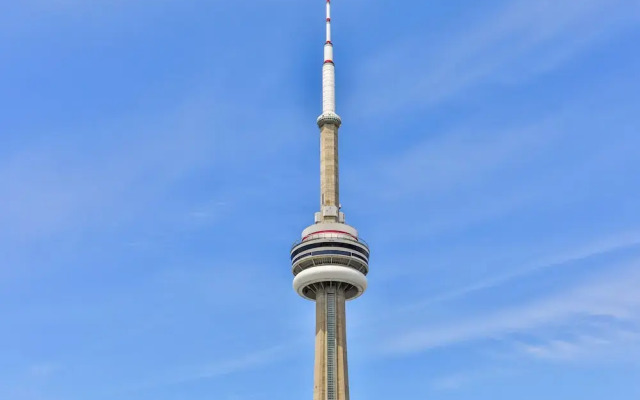 Luxury Lakeview Skyscraper by CN Tower