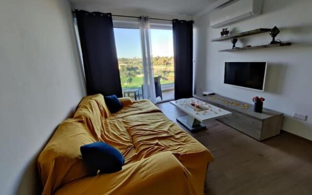 Luxurious 2 bedroom apartment with country view