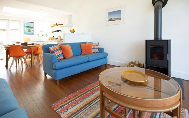 Host Stay Craster Waves