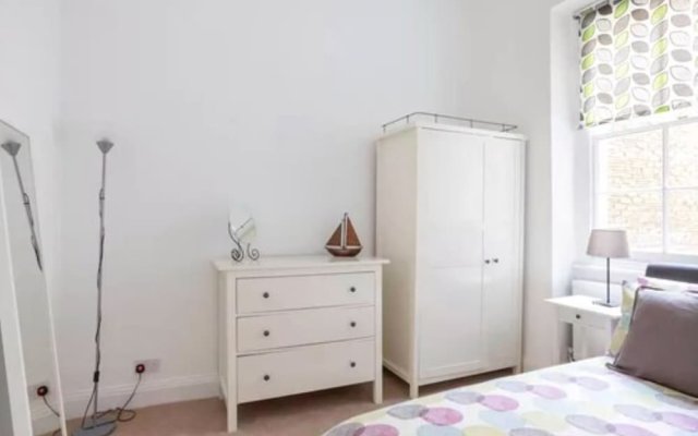 Fresh 2 Bedroom Flat in Victoria - Zone 1