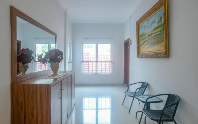 RedDoorz near Hermes Place Polonia Medan