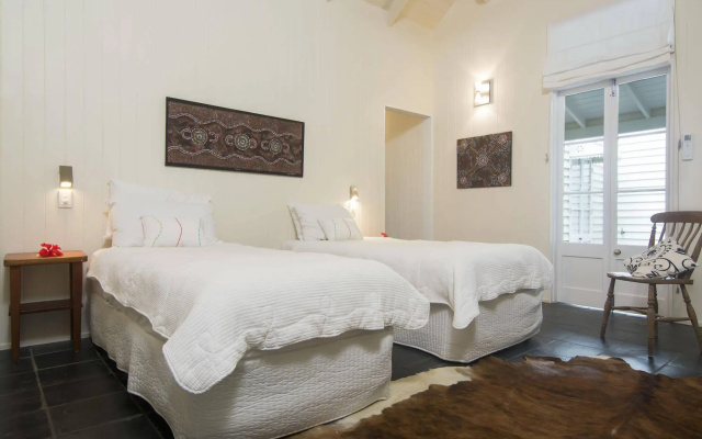 Port Douglas Cottage and Lodge – Guest Rooms – Port Douglas