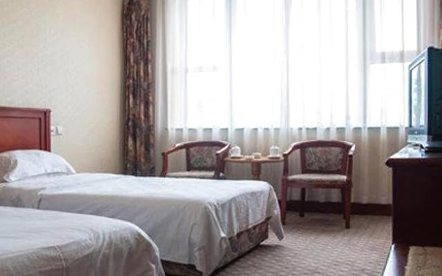 Yantai Celebrity Hotel
