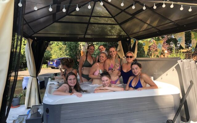 Immaculate 4-bed Apartment in Bournemouth & spa