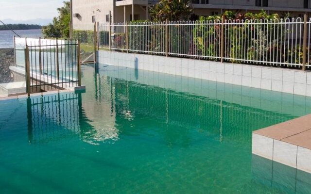 Hinchinbrook Marine Cove Resort