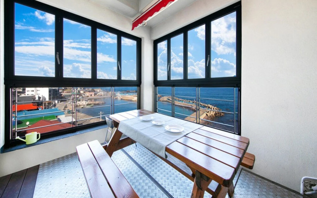 Pohang Couple Stone Pension