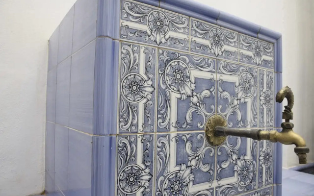 Cheerful 6 Bedroom House in Seville With Terraces