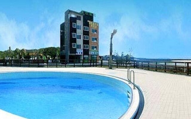 Jejugreen Beach Pension
