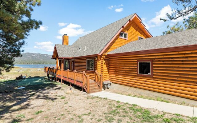 3 Cubs Lakefront Cabin