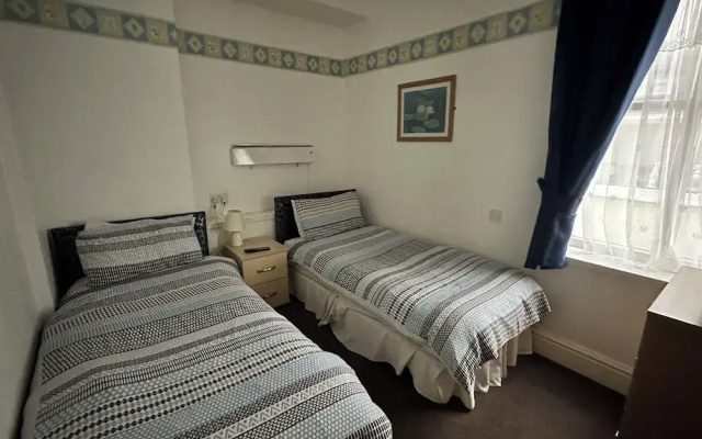 Alondra Hotel