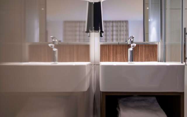 Hôtel, restaurant Kyriad Fréjus