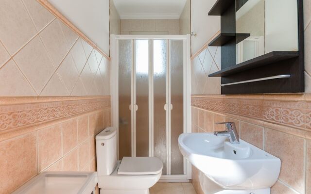 Spacious Apartment in Cruce de Arinaga With Terrace