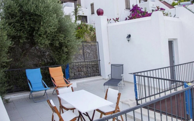 Lovely Triplex With Fantastic Sea View in Turkbuku