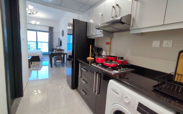 SuperHost - Elite Studio With Balcony Overlooking the Canal