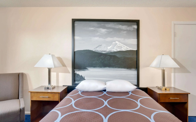 Super 8 by Wyndham Alturas