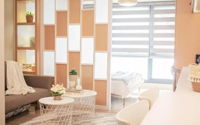 Cozy and Classy Studio Across Airport Terminal 3