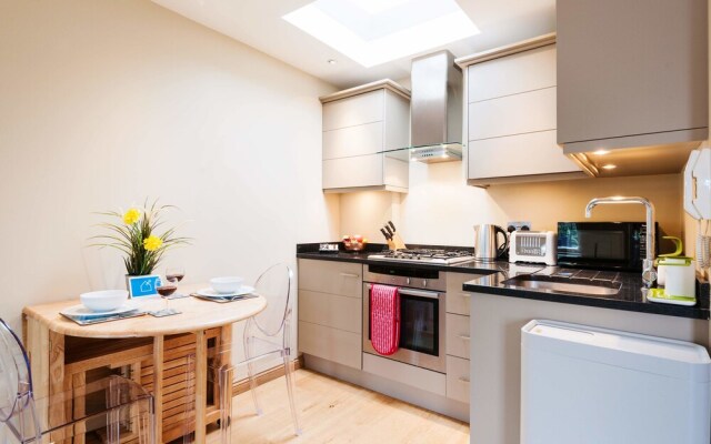 The Kempsford Gardens Nest - AG01