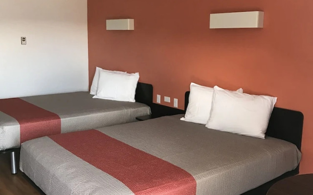 Motel 6 Kamloops, BC